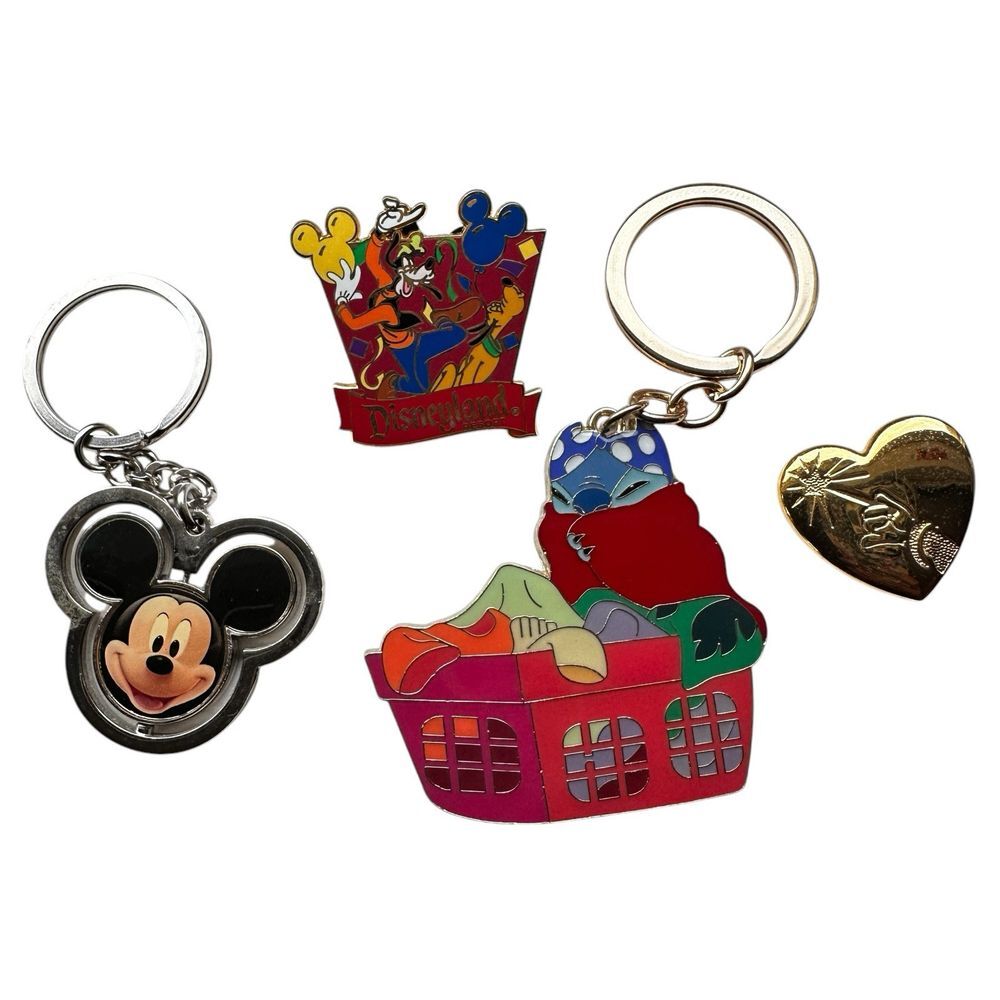 Disney Keychains Trading Pins 4 Collectible Mickey Mouse Disneyland Pluto Goofy‎